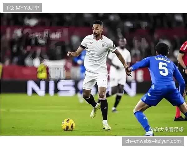 官方：塞维利亚后卫夸西因膝盖韧带扭伤，将缺席本赛季剩余比赛